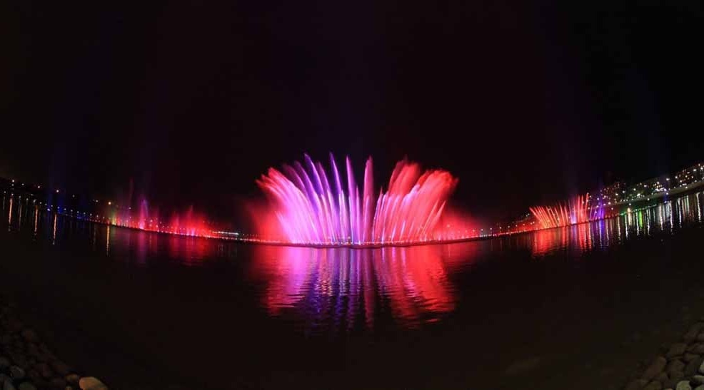 Цветной фонтан в г. Грозном
Цветной фонтан на грозненском озере с другого ракурса
Ключевые слова: озеро,фонтан,грозный