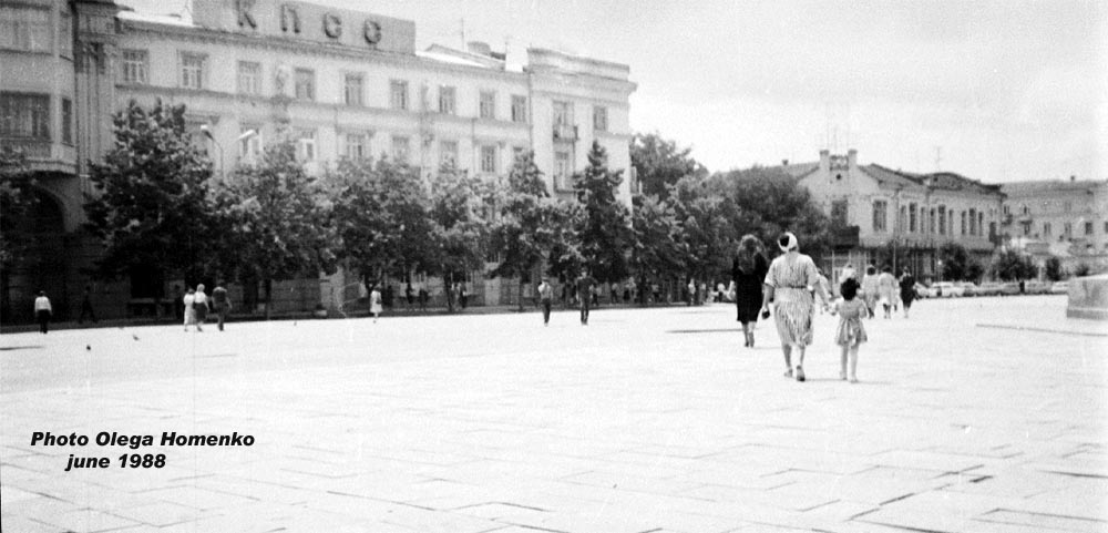 Старый город Грозный. Июнь 1988 год
Фотография Олега Хоменко
Ключевые слова: грозный,фотография