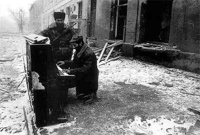 Пианино. Город Грозный
Игра на пианино на улице в разрушенном г. Грозном
Ключевые слова: грозный,разрушенный