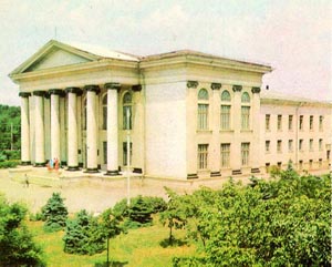 Здание театра в городе Грозный
Ключевые слова: театр,грозный