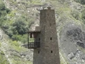 Каменная башня.
Каменная бшня с балконом.
Ключевые слова: башня,балкон,чечения