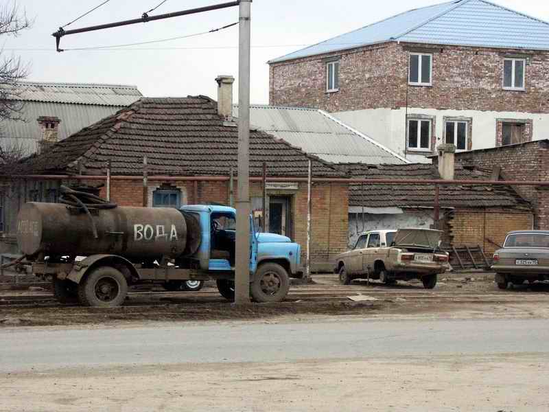 Водавозка
Водавозка - скорее всего бензиновозка
Ключевые слова: вода,бензин