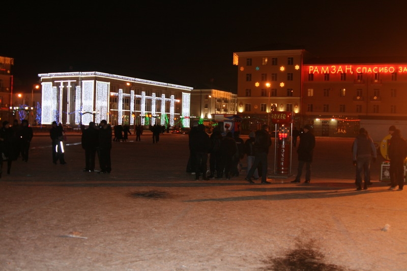 Вечерний город Грозный.
Вечер на площади в г. Грозном
Ключевые слова: вечер,площадь,грозный