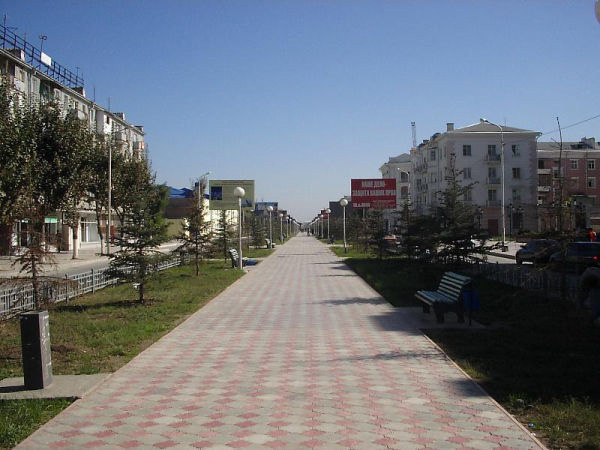 Аллея в г. Грозном
Аллея в г. Грозном
